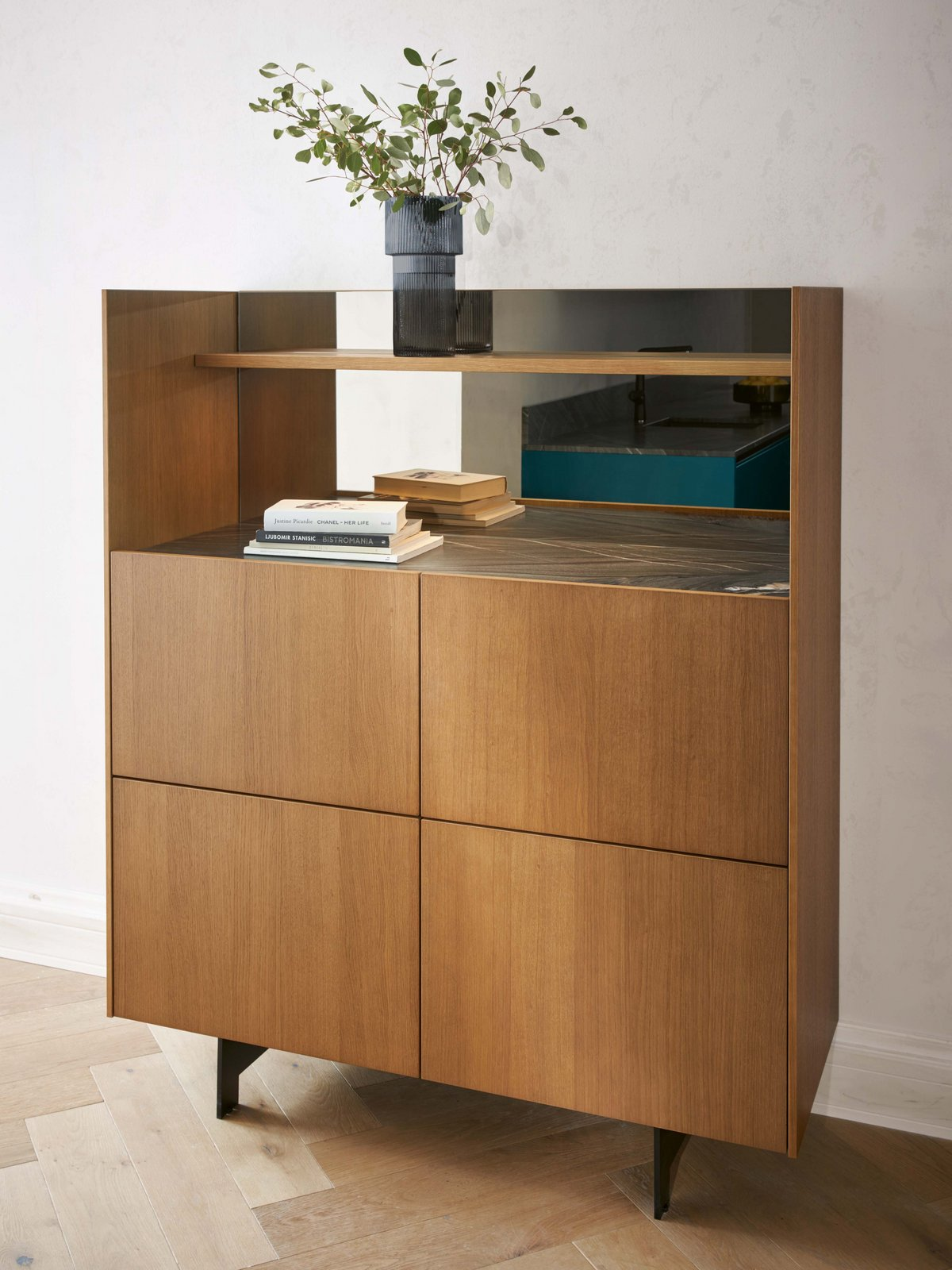 Forma keuken met marmeren werkblad en rookglas
