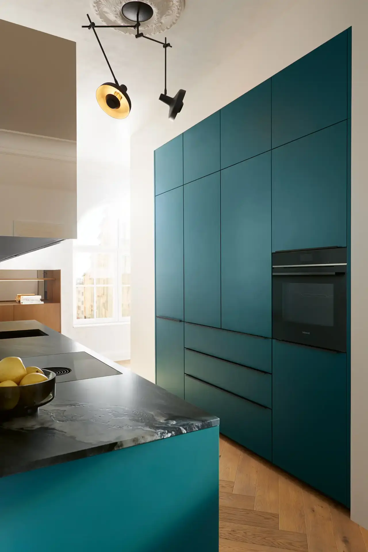Forma keukeneiland met blauwe fronten