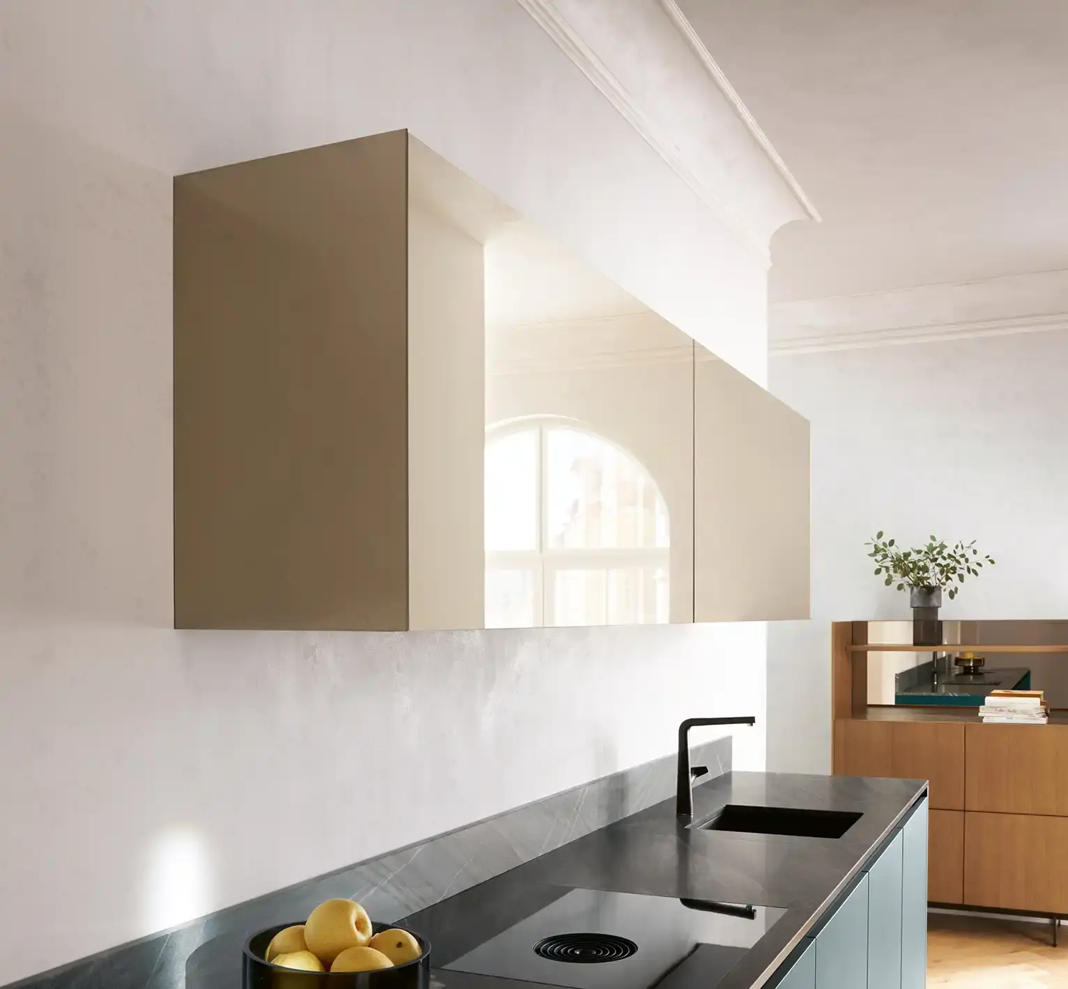 Forma keuken met marmeren werkblad en rookglas