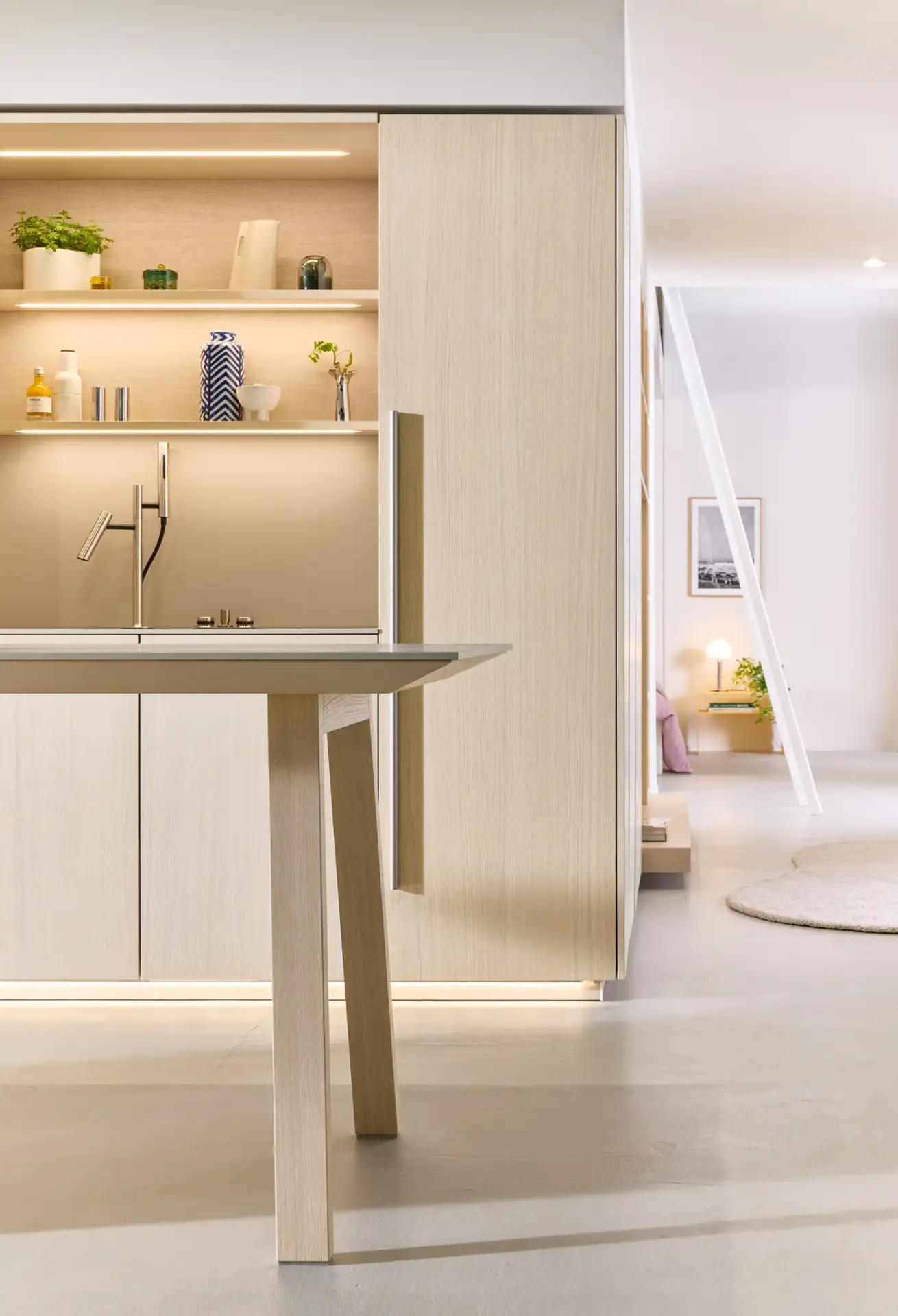 Forma keuken met marmeren werkblad en rookglas