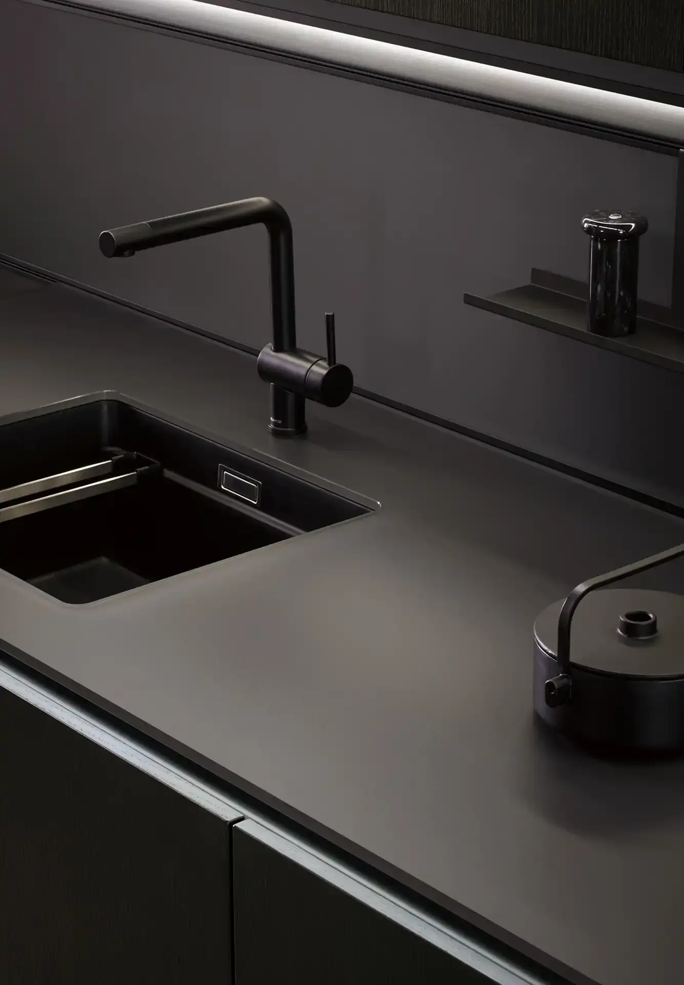 Forma keuken met marmeren werkblad en rookglas
